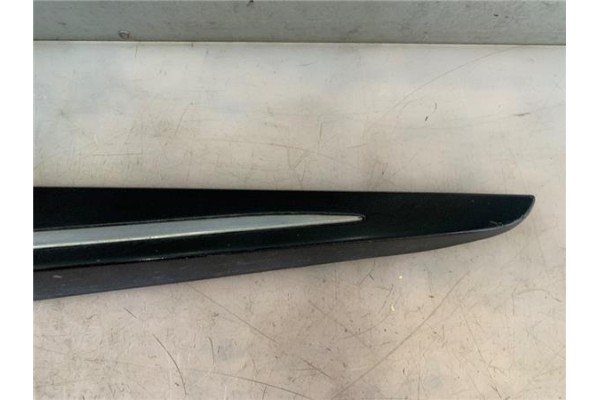 Recambio de moldura puerta delantero derecha para renault clio iv 1.5 business referencia OEM IAM 801865598R 808774646R 