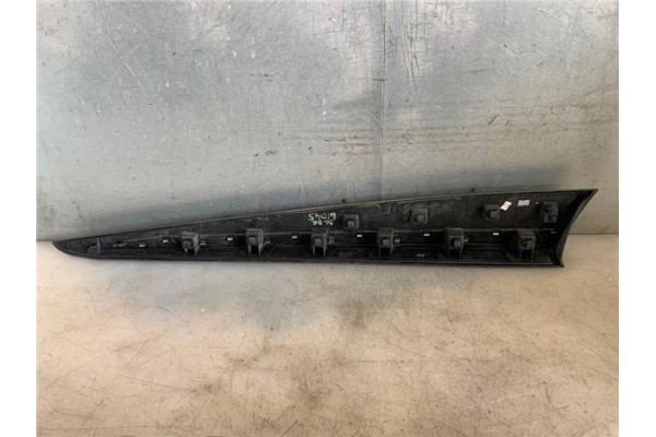 Recambio de moldura puerta delantero derecha para renault clio iv 1.5 business referencia OEM IAM 801865598R 808774646R 