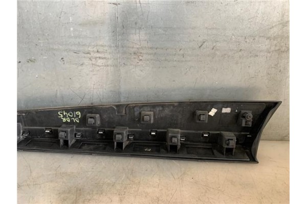Recambio de moldura puerta delantero derecha para renault clio iv 1.5 business referencia OEM IAM 801865598R 808774646R 