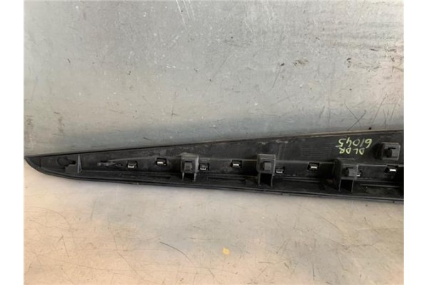 Recambio de moldura puerta delantero derecha para renault clio iv 1.5 business referencia OEM IAM 801865598R 808774646R 