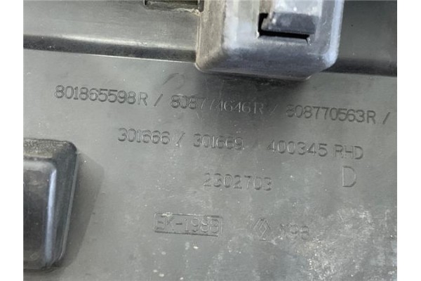 Recambio de moldura puerta delantero derecha para renault clio iv 1.5 business referencia OEM IAM 801865598R 808774646R 