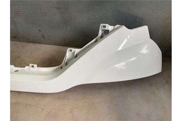 Recambio de moldura paragolpes delantero para iveco daily chasis 2.3 referencia OEM IAM 5802957414KZ  