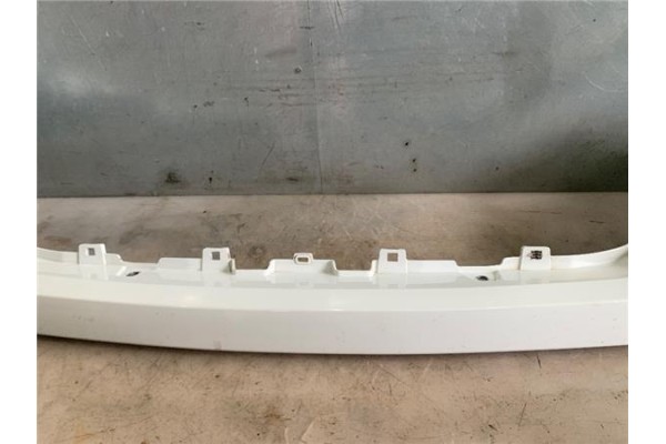 Recambio de moldura paragolpes delantero para iveco daily chasis 2.3 referencia OEM IAM 5802957414KZ  