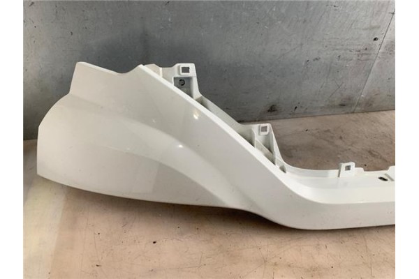 Recambio de moldura paragolpes delantero para iveco daily chasis 2.3 referencia OEM IAM 5802957414KZ  