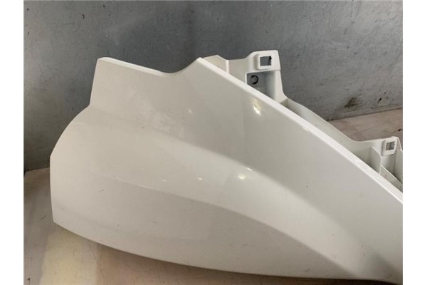 Recambio de moldura paragolpes delantero para iveco daily chasis 2.3 referencia OEM IAM 5802957414KZ  