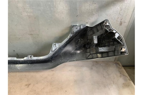 Recambio de moldura paragolpes delantero para iveco daily chasis 2.3 referencia OEM IAM 5802957414KZ  