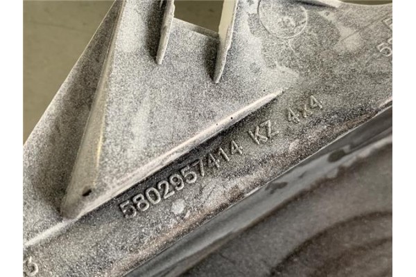 Recambio de moldura paragolpes delantero para iveco daily chasis 2.3 referencia OEM IAM 5802957414KZ  