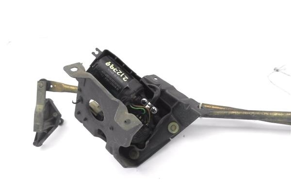 Recambio de motor limpiaparabrisas delantero para nissan vanette cargo (hc23) 2.3 d referencia OEM IAM 964770 9390332230 
