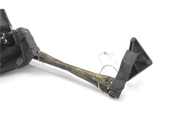 Recambio de motor limpiaparabrisas delantero para nissan vanette cargo (hc23) 2.3 d referencia OEM IAM 964770 9390332230 
