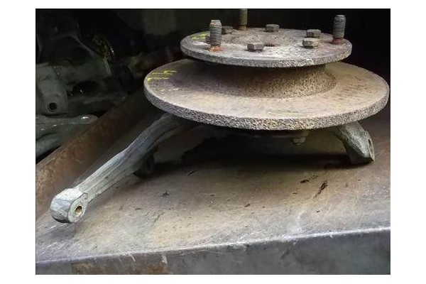 Recambio de mangueta delantero izquierda para renault 4 lim./ kombi/ kasten 1.1 referencia OEM IAM    Recambio de mangueta delantero izquierda para renault 4 lim./ kombi/ kasten 1.1 referencia OEM IAM