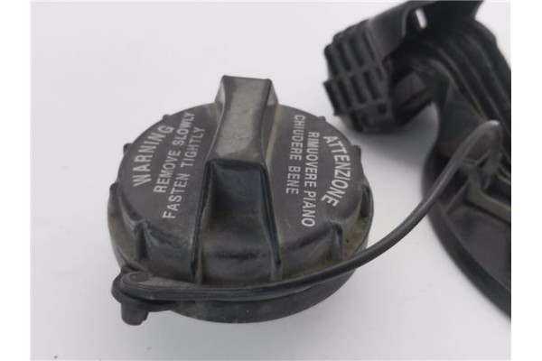 Recambio de tapa exterior combustible para hyundai tucson (jm) 2.0 referencia OEM IAM 695102E000  