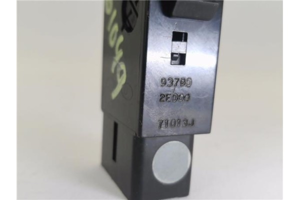 Recambio de interruptor luces emergencia para hyundai tucson (jm) 2.0 referencia OEM IAM 937902E000  