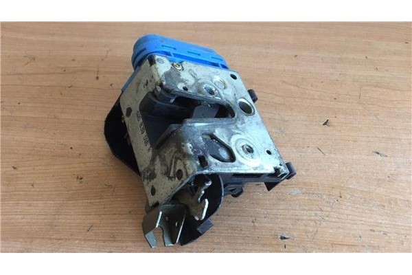Recambio de cierre electromagnetico trasero derecho para audi a4 berlina (b5) 1.6 referencia OEM IAM 4A0839016H  
