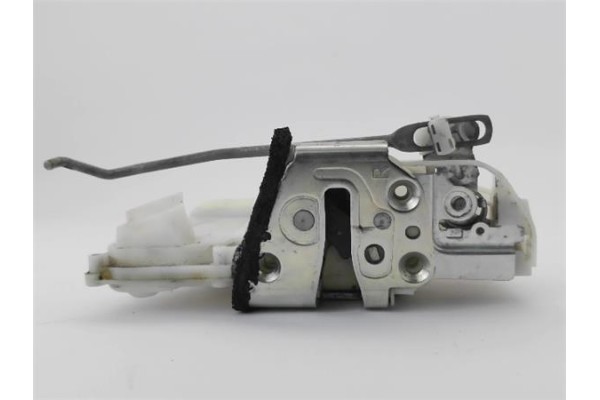 Recambio de cierre electromagnetico delantero derecho para suzuki swift iii (sg) 1.3 ddis referencia OEM IAM 8220162J32  