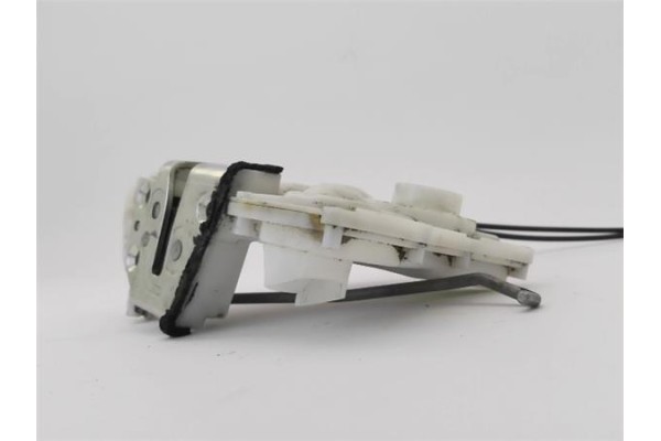 Recambio de cierre electromagnetico delantero derecho para suzuki swift iii (sg) 1.3 ddis referencia OEM IAM 8220162J32  