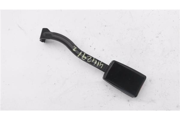 Recambio de anclaje cinturon delantero izquierdo para seat altea (5p1) 2.0 tdi 16v referencia OEM IAM 5P0857755C 140704 