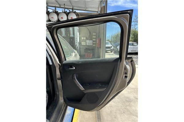 Recambio de puerta trasero derecha para peugeot 2008 1.2 access referencia OEM IAM   