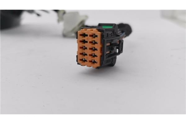 Recambio de retrovisor electrico derecho para citroen c4 berlina 1.6 business referencia OEM IAM A050446  