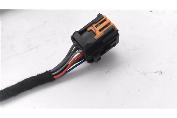 Recambio de retrovisor electrico derecho para citroen c4 berlina 1.6 business referencia OEM IAM A050446  