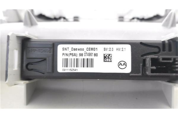 Recambio de luz delantero central techo para citroen c4 berlina 1.6 business referencia OEM IAM 9671645977 9807496180 