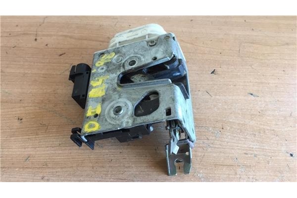 Recambio de cierre electromagnetico delantero izquierdo para audi a4 berlina (b5) 1.6 referencia OEM IAM 8D1837015F  