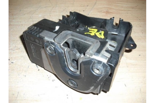 Recambio de cierre electromagnetico delantero izquierdo para opel vectra c berlina 1.6 essentia referencia OEM IAM 13210767  