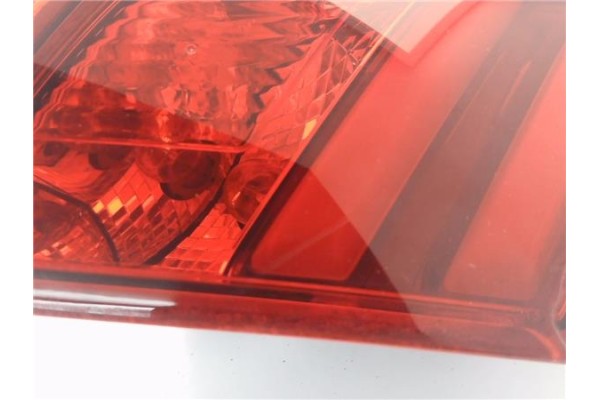 Recambio de piloto porton trasero derecho para peugeot 308 1.2 style referencia OEM IAM 9677818280 81260201 