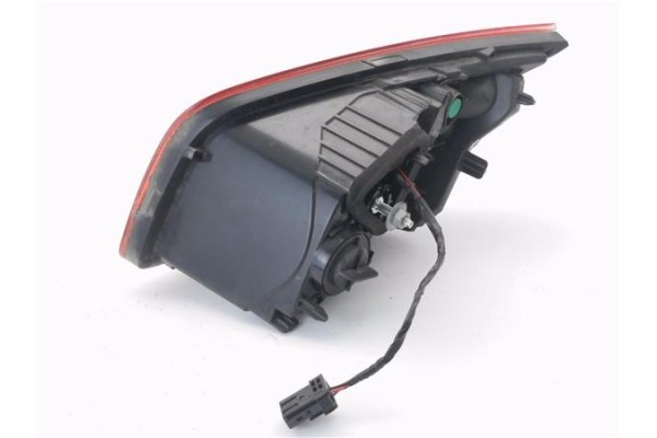 Recambio de piloto porton trasero izquierdo para peugeot 308 1.2 style referencia OEM IAM 9677818380 81260101 