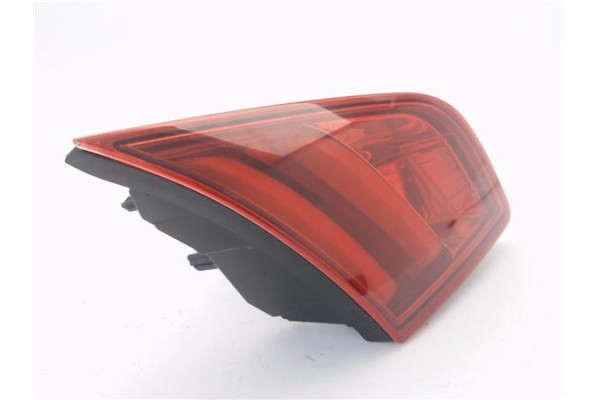 Recambio de piloto porton trasero izquierdo para peugeot 308 1.2 style referencia OEM IAM 9677818380 81260101 