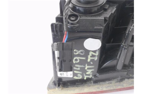 Recambio de piloto porton trasero izquierdo para peugeot 308 1.2 style referencia OEM IAM 9677818380 81260101 