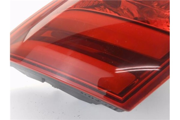 Recambio de piloto porton trasero izquierdo para peugeot 308 1.2 style referencia OEM IAM 9677818380 81260101 