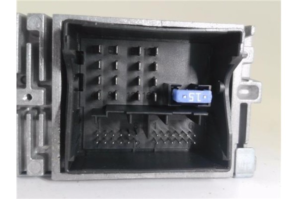 Recambio de autoradio para peugeot 308 1.2 style referencia OEM IAM 9818613880  