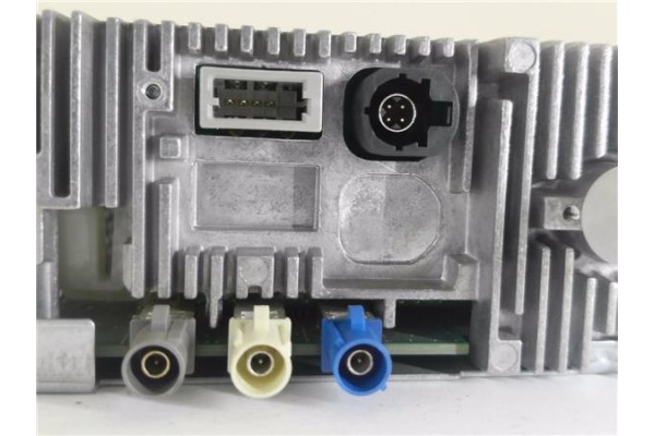 Recambio de autoradio para peugeot 308 1.2 style referencia OEM IAM 9818613880  