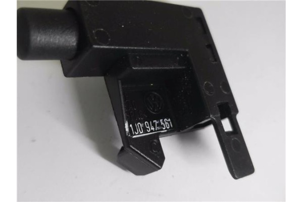 Recambio de contactor freno establecimiento para volkswagen polo iv (9n1) 1.4 16v referencia OEM IAM 1J0947561  