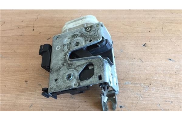 Recambio de cierre electromagnetico delantero izquierdo para audi a4 berlina (b5) 1.6 referencia OEM IAM 8D1837015F  