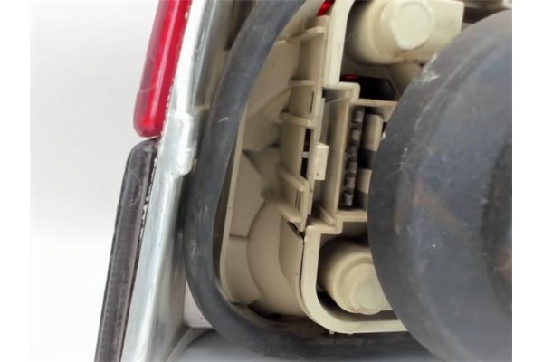 Recambio de cerradura porton para suzuki swift iii (sg) 1.3 ddis referencia OEM IAM 8251063J00  