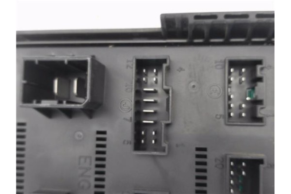 Recambio de caja fusibles/rele para ssangyong kyron 2.0 200 xdi referencia OEM IAM AK7269  