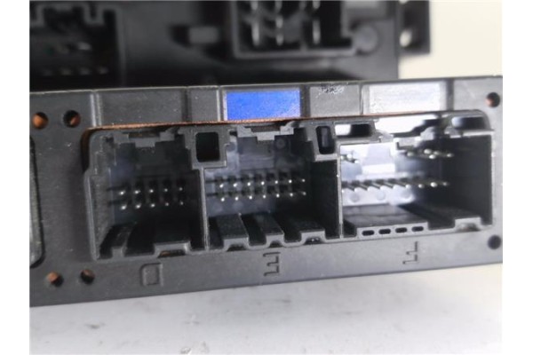 Recambio de caja fusibles/rele para jeep compass (mk) 2.0 sport referencia OEM IAM 943H5K35ST 5KG2F2L2 
