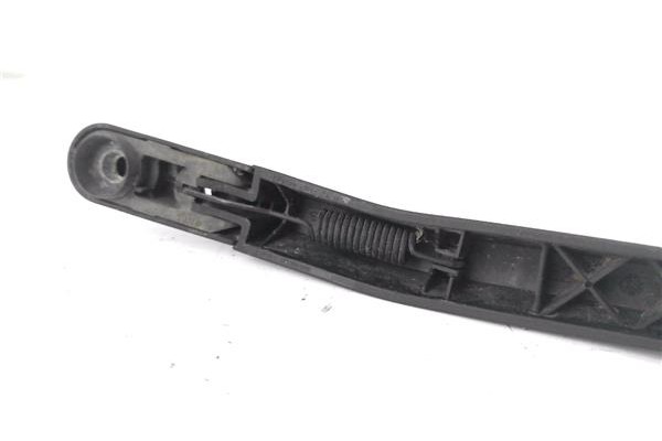Recambio de brazo limpiaparabrisas trasero para fiat punto / grande punto (199) 1.3 d multijet referencia OEM IAM 55701469  