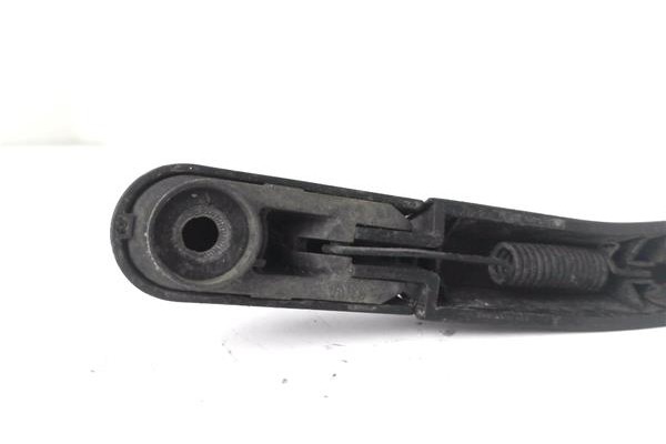Recambio de brazo limpiaparabrisas trasero para fiat punto / grande punto (199) 1.3 d multijet referencia OEM IAM 55701469  