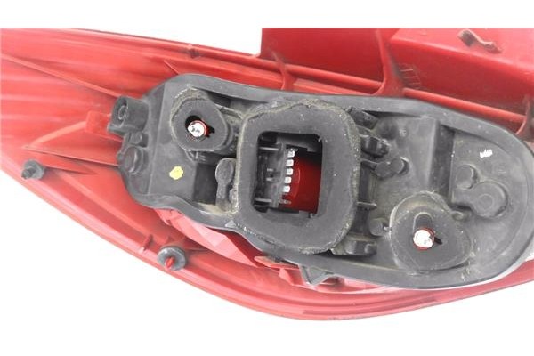 Recambio de piloto trasero derecho para opel corsa d 1.3 cdti referencia OEM IAM 89038961A 13186351 