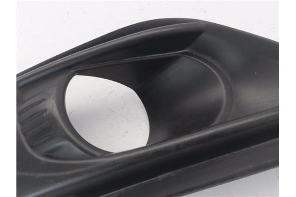 Recambio de rejilla paragolpes delantero izquierda para citroen c4 picasso 1.6 hdi referencia OEM IAM 9654196877  