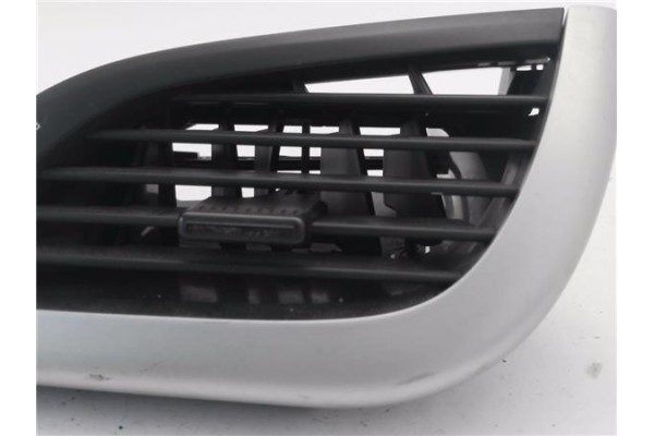 Recambio de rejilla entrada de aire para peugeot 207 1.4 referencia OEM IAM 9650088477 A1010047 