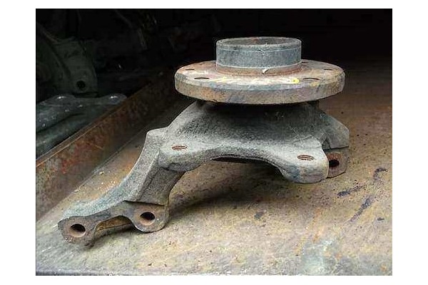 Recambio de mangueta delantero izquierda para renault r 19 berl. con portón (b/c53) 1.4 referencia OEM IAM   