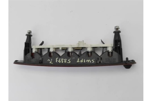 Recambio de luz central de freno para suzuki swift iii (sg) 1.3 ddis referencia OEM IAM 35810-63J0  