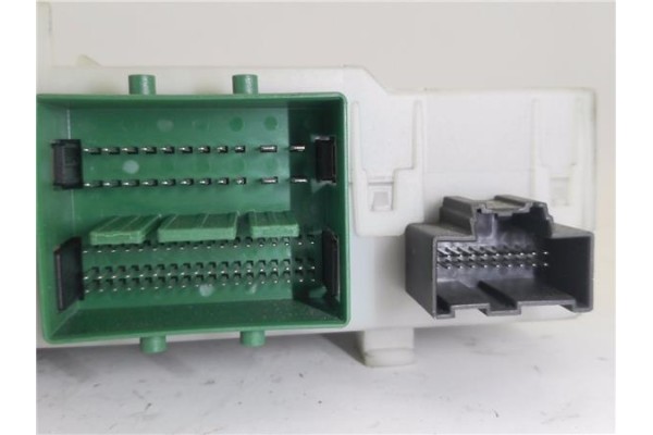 Recambio de caja fusibles/rele para ford mondeo berlina (ca2) 1.8 ambiente referencia OEM IAM 7G9T14A073ED  