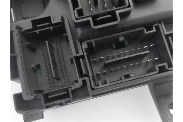 Recambio de caja fusibles/rele para opel corsa d 1.3 cdti referencia OEM IAM 13320628 401154265 
