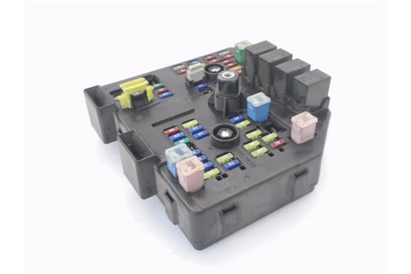 Recambio de caja fusibles/rele para opel antara 2.2 selective referencia OEM IAM 95202005 2005U 
