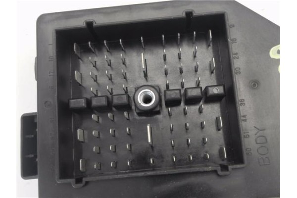 Recambio de caja fusibles/rele para opel antara 2.2 selective referencia OEM IAM 95202005 2005U 