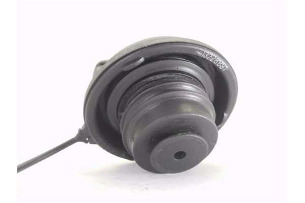 Recambio de tapon combustible para opel corsa d 1.3 cdti referencia OEM IAM 13228891  